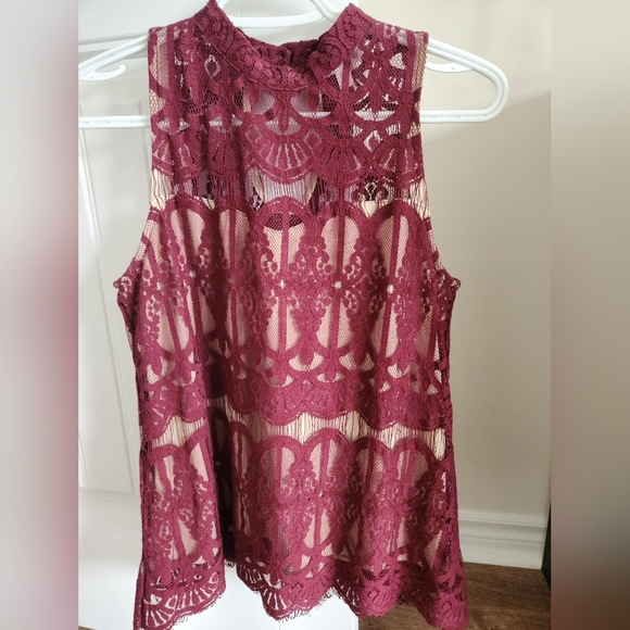 Mock-neck lace top - Picture 2 of 15